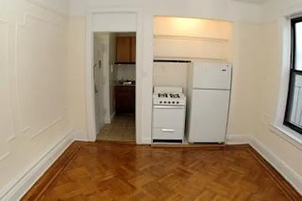 Rented by MTY Group, Inc | media 35