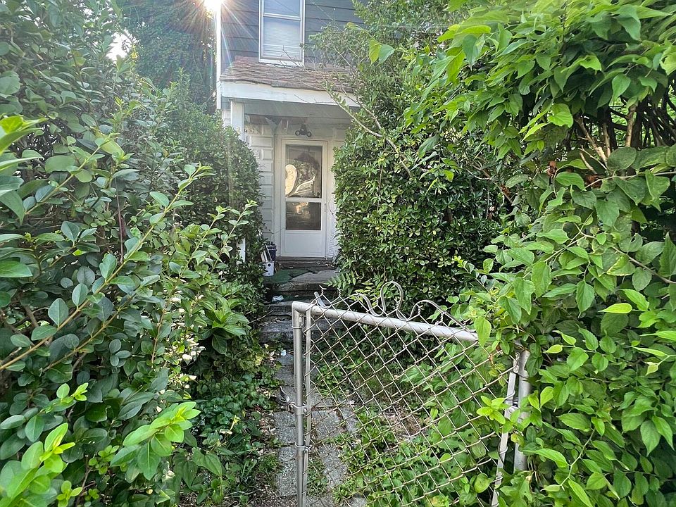 2nd image of 13 Borden Avenue