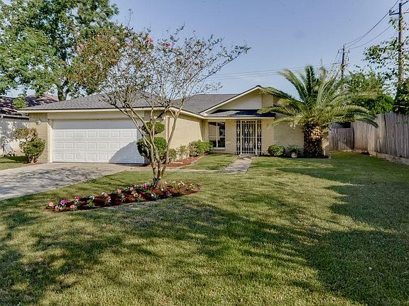 2nd image of 1402 Lazy Spring Dr