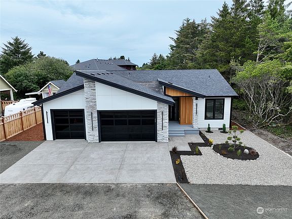 3rd image of 106 Pacific Boulevard NW