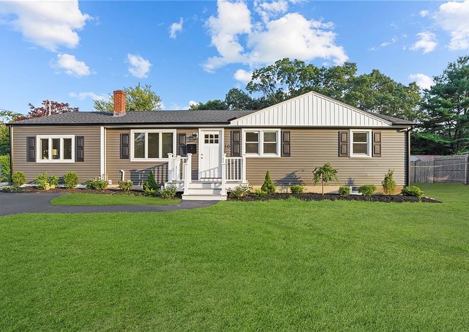1st image of 10 Brookside Dr