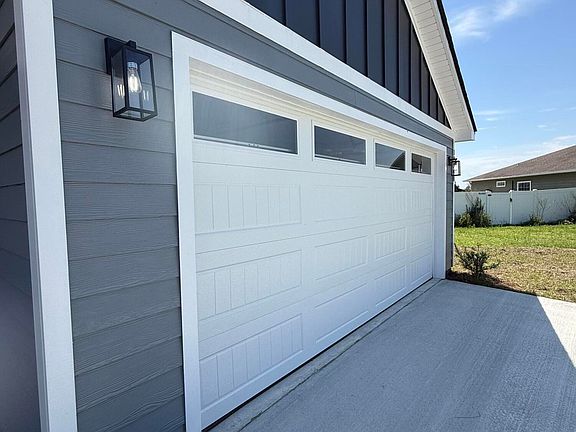3rd image of 19298 Cressie Ln