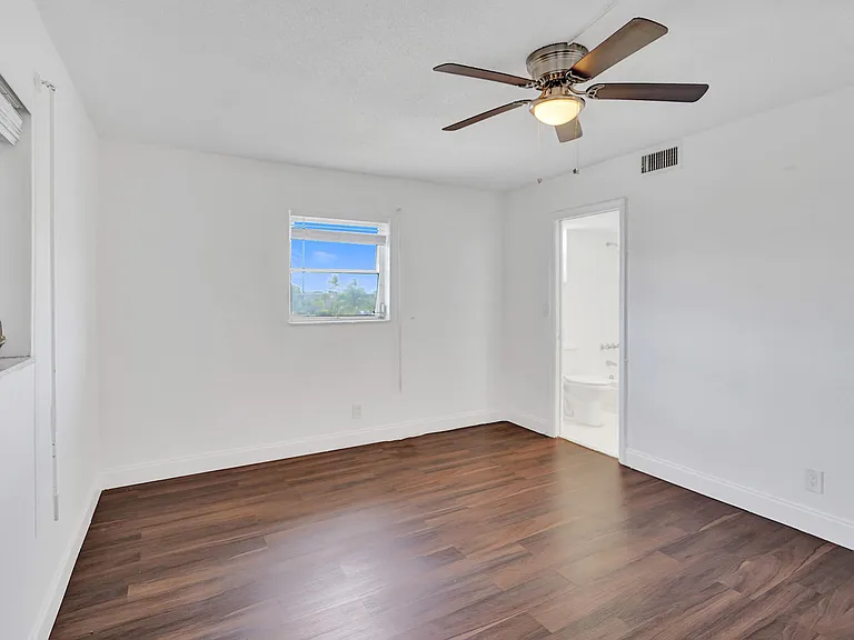 2640 Garden Dr S #301 — Photo 33