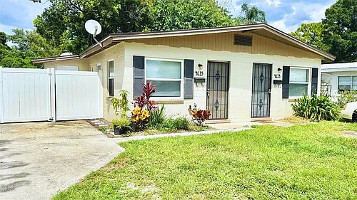 4615 Edgewater Dr Photo 1