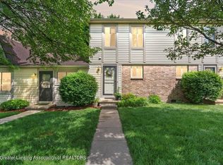 5950 Village Dr, Haslett, MI 48840