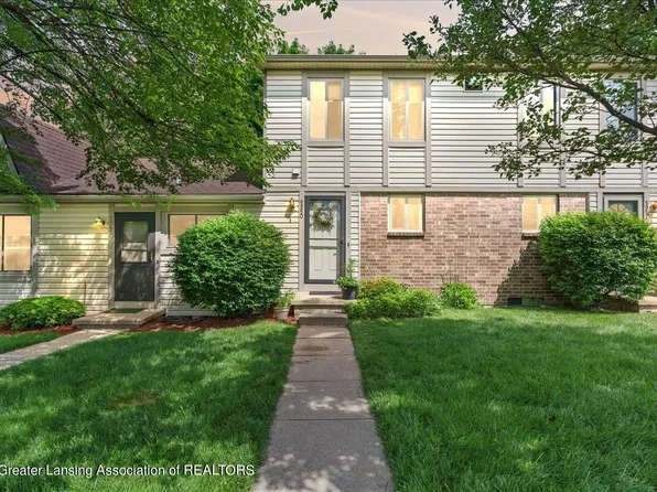 5950 Village Dr, Haslett, MI 48840