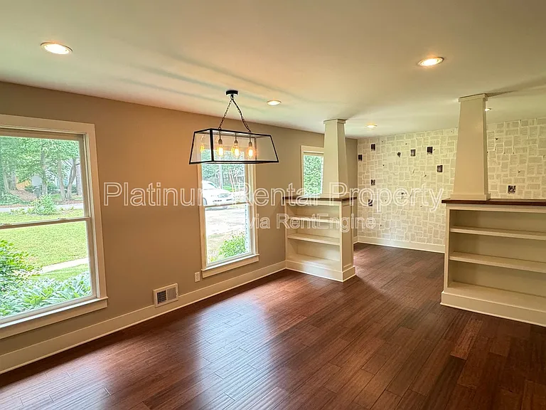 381 Lynne Cir — Photo 6