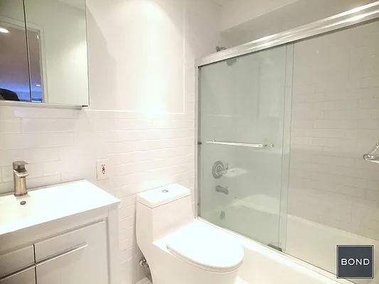 Rented by Bond New York | media 29