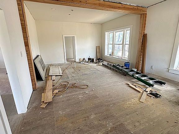 4th image of 536 N Live Oak St