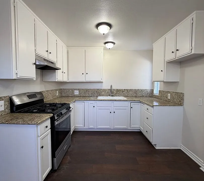 1125 E Ventura St