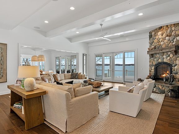 5th image of 133 N East Torch Lake Dr