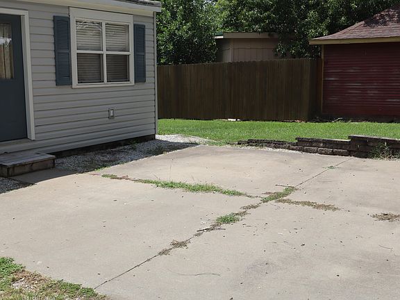 5th image of 715 E Lynn Street