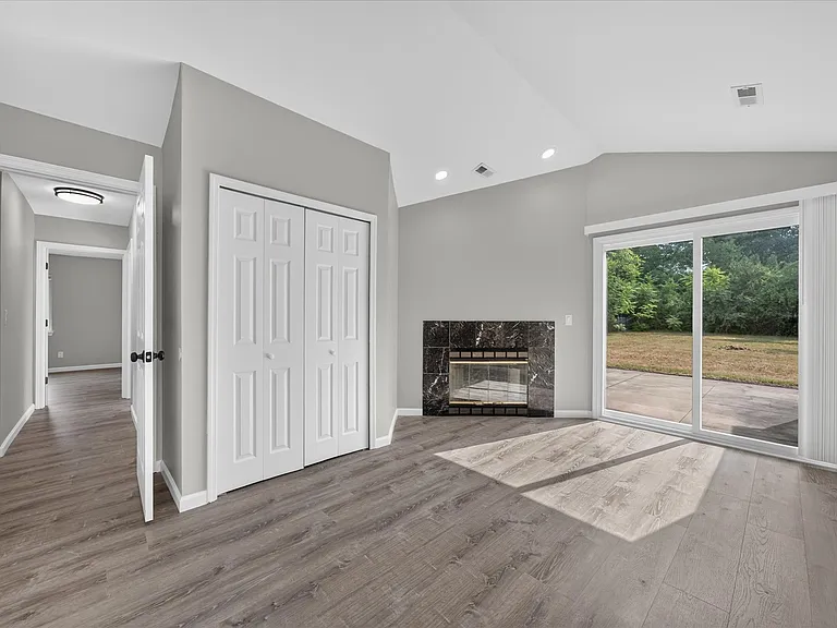 21150 Avon Ln — Photo 17