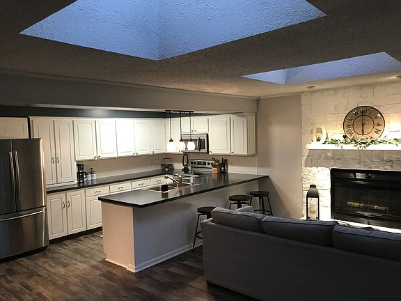 Open kitchen layout 