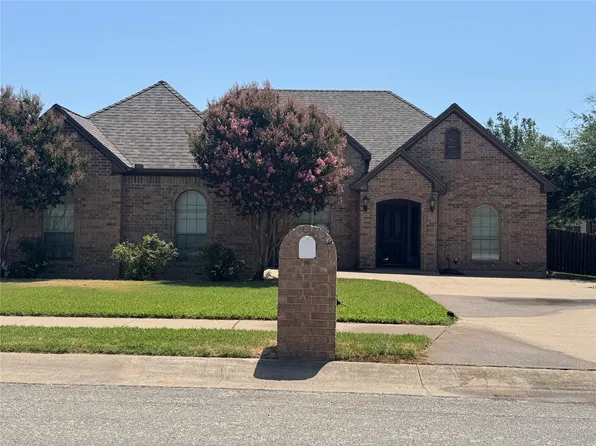 1403 Hickory Dr, Pilot Point, TX 76258