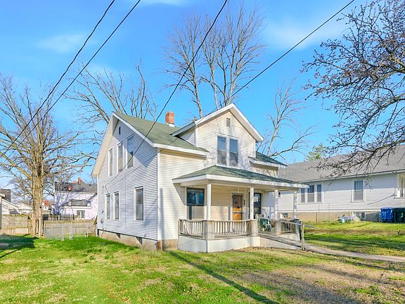 2nd image of 833 Center St