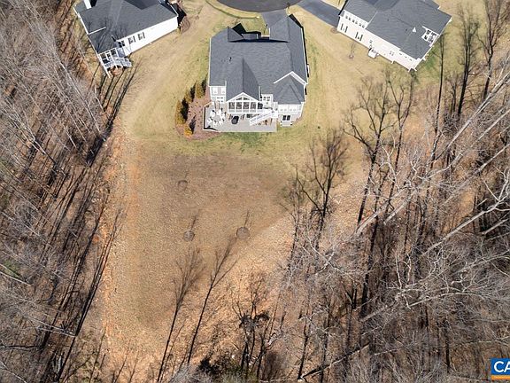 5th image of 835 Burleigh Ct