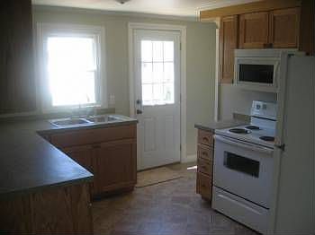 5th image of 233 Robinwood Ave