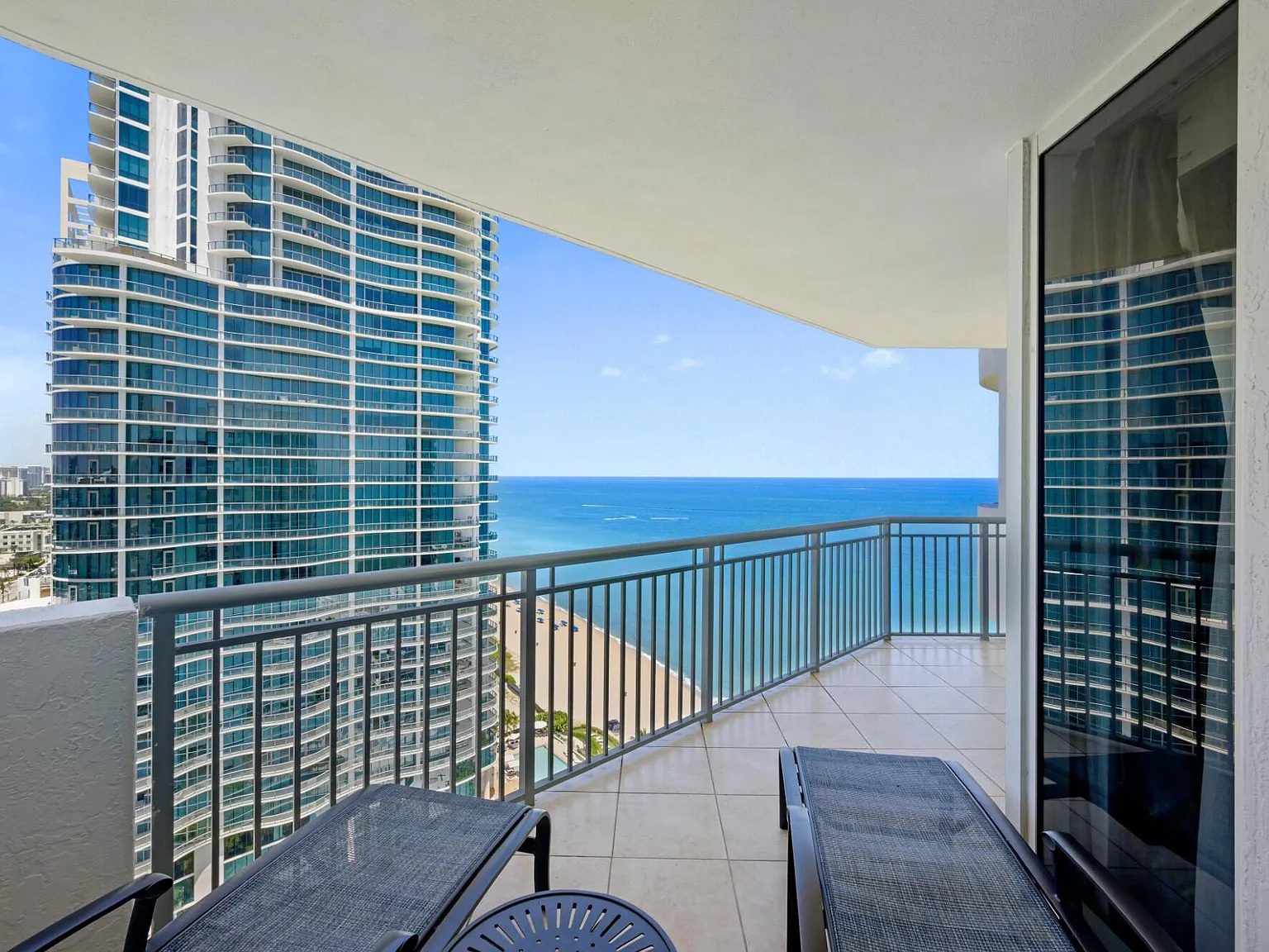 1 bed, 1.0 bath, 960 sqft, $4,200 — Photo 4
