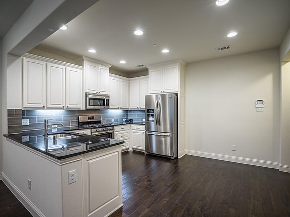 3rd image of 3016 Decker Dr