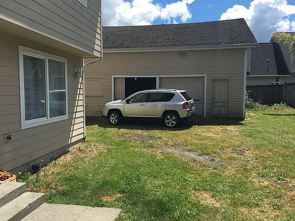 3rd image of 3912 Henderson Blvd SE