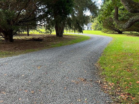 3rd image of 28701 Edgemere Rd