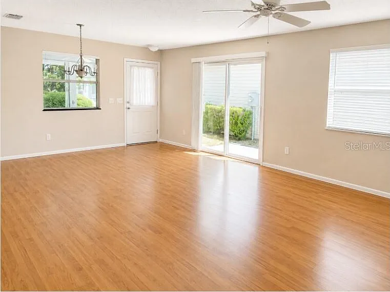 3 bed, 2.0 bath, 1156 sqft, $1,900 — Photo 2