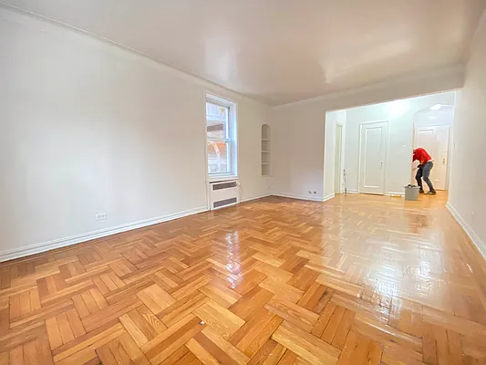 Rented by Queens Apartments Realty LLC | media 19