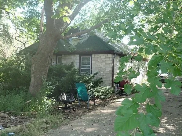 8600 West Fond Du Lac AVENUE, Milwaukee, WI 53225