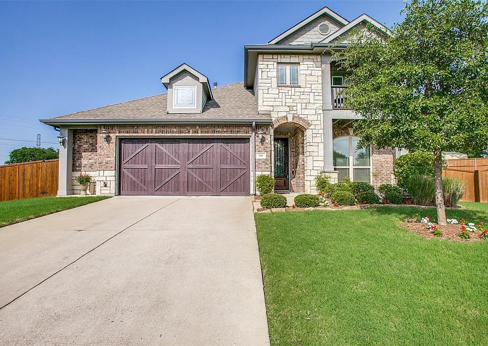 1st image of 100 Lyndhurst Dr