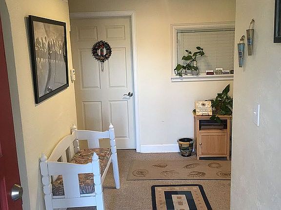 Entry (main floor)