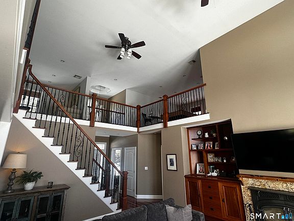 4th image of 44 Old Country Road