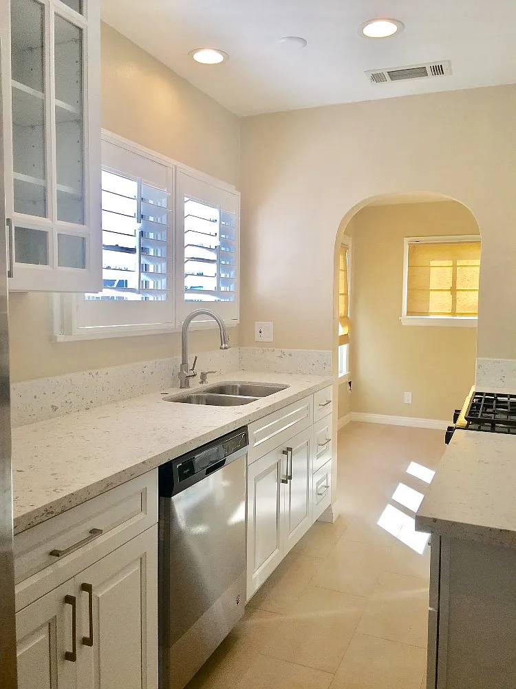6012 S Harcourt Ave — Photo 3