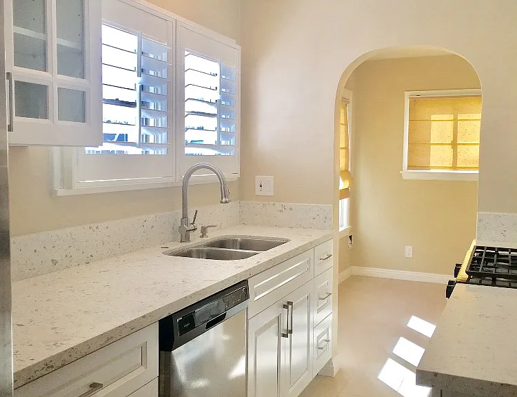 6010 S Harcourt Ave — Photo 9