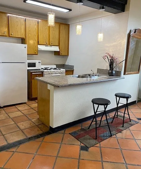 1943 Vista Del Mar Ave #7 — Photo 3