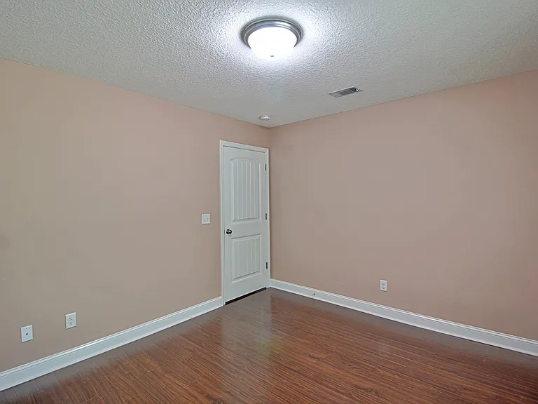 720 Highgrove Ct — Photo 25