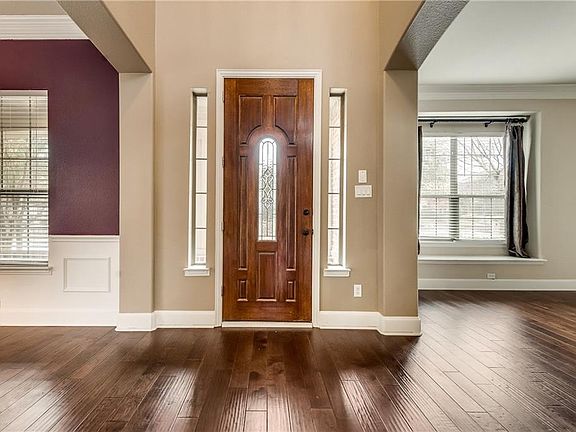 3rd image of 8768 Sherwood Dr