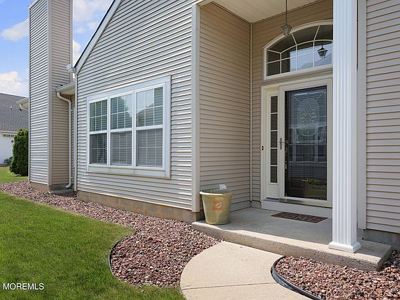 4th image of 6 Modena Court
