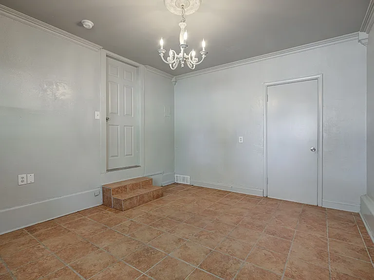 910 Garver St — Photo 39