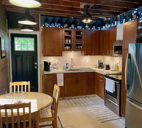3rd image of 259 W 3rd St #3