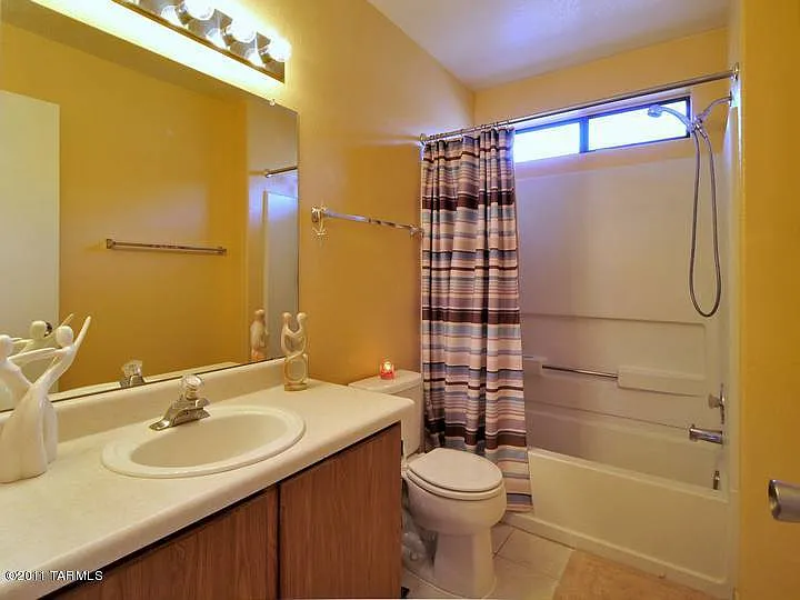 3 bed, 2.0 bath, 1317 sqft, $1,595 — Photo 4