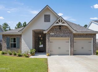 233 Madison Place Dr, Ocean Springs, MS 39564