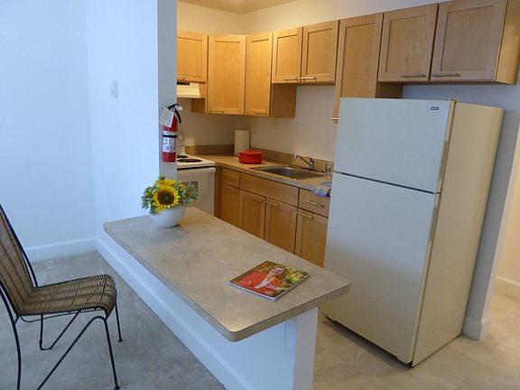 3rd image of 1015 N College Ave #16-2