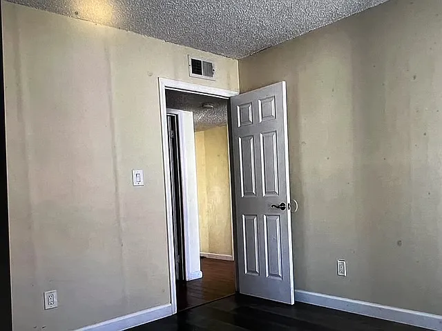 3 bed, 1274 sqft, $2,200 — Photo 4