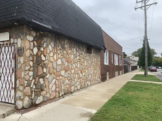 2nd image of 4759 S Hoyne Ave