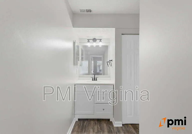 326 Wells Ct — Photo 9