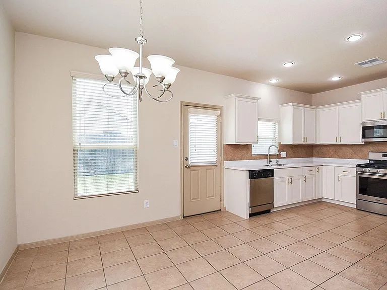 2106 Harmon Crest Ct — Photo 9