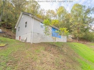 6562 Quick Rd, Clendenin, WV 25045