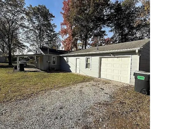 905 W South St, Mascoutah, IL 62258