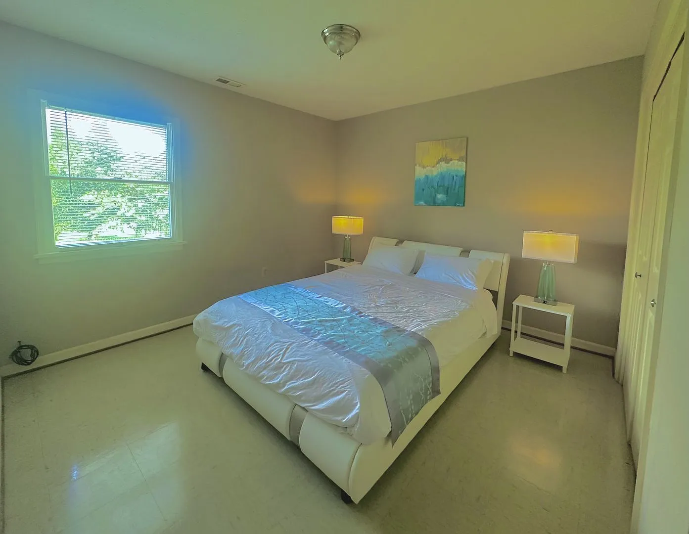 Lovely 2 bedroom 1 bath basement apartment close to hospitals and downtown! — Photo 2
